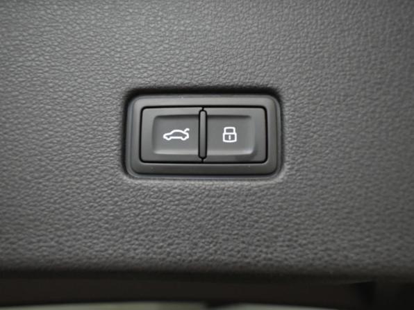 Audi Q8 I (4M) Рестайлинг с пробегом 2024 года, цена 12 500 000 рублей, 5933 км, внедорожник, Автокод Объявления