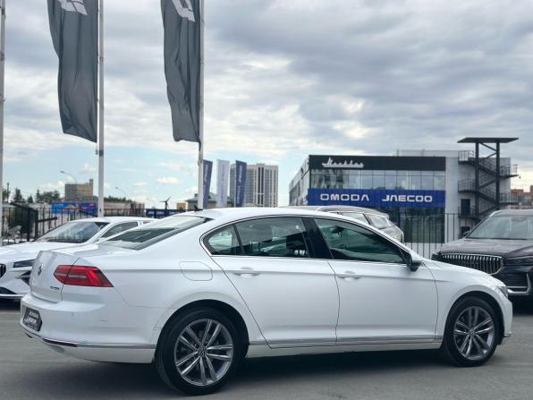Volkswagen Passat B8 с пробегом 2015 года, цена 1 650 000 рублей, 235001 км, седан, Автокод Объявления
