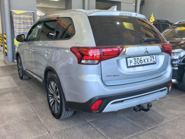 Mitsubishi Outlander III Рестайлинг 3 с пробегом 2020 года, цена 2 590 000 рублей, 128326 км, внедорожник, Автокод Объявления