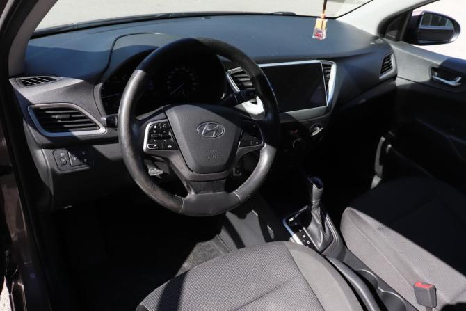Hyundai Solaris II с пробегом 2018 года, цена 981 000 рублей, 184139 км, седан, Автокод Объявления