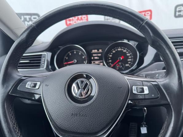 Volkswagen Jetta VI Рестайлинг с пробегом 2017 года, цена 1 134 990 рублей, 129000 км, седан, Автокод Объявления