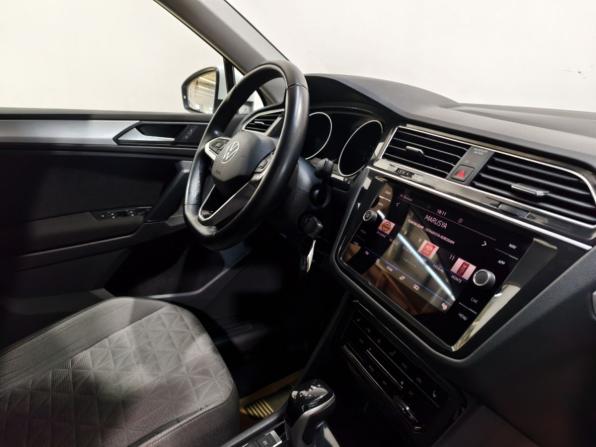 Volkswagen Tiguan II Рестайлинг с пробегом 2021 года, цена 2 685 000 рублей, 62952 км, внедорожник, Автокод Объявления