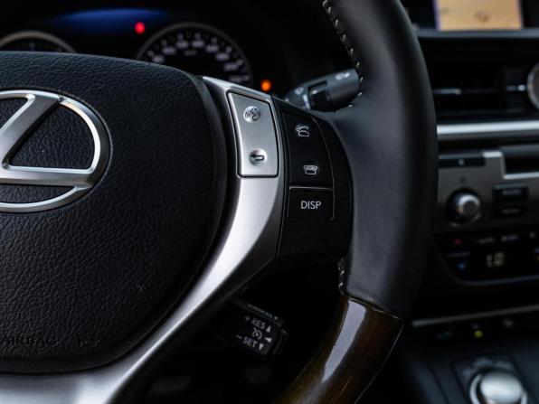 Lexus ES VI с пробегом 2013 года, цена 2 240 000 рублей, 108595 км, седан, Автокод Объявления