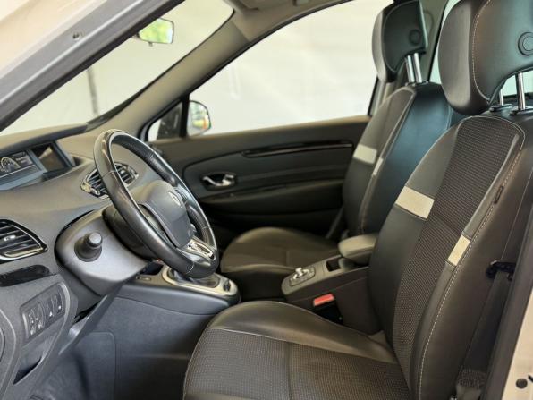 Renault Scenic III Рестайлинг 2 с пробегом 2014 года, цена 1 020 000 рублей, 261800 км, компактвэн, Автокод Объявления
