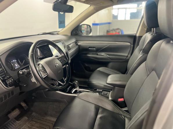 Mitsubishi Outlander III Рестайлинг 3 с пробегом 2019 года, цена 2 050 000 рублей, 155000 км, внедорожник, Автокод Объявления