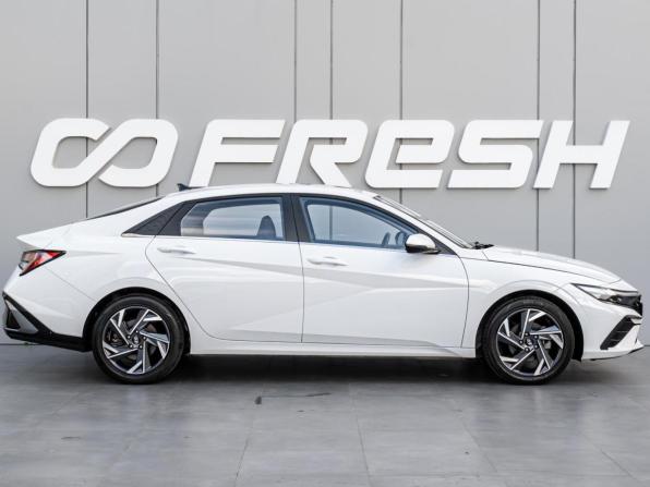 Hyundai Elantra VII (CN7) Рестайлинг с пробегом 2024 года, цена 2 290 000 рублей, 13372 км, седан, Автокод Объявления