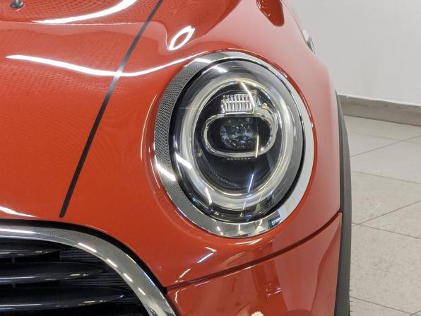 Mini Hatch III (F55/F56) Рестайлинг с пробегом 2021 года, цена 2 640 000 рублей, 11637 км, хэтчбек, Автокод Объявления