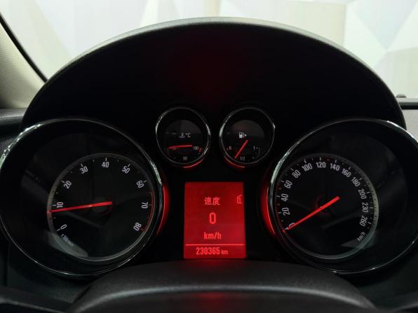 Opel Astra J Рестайлинг с пробегом 2012 года, цена 580 000 рублей, 230236 км, седан, Автокод Объявления