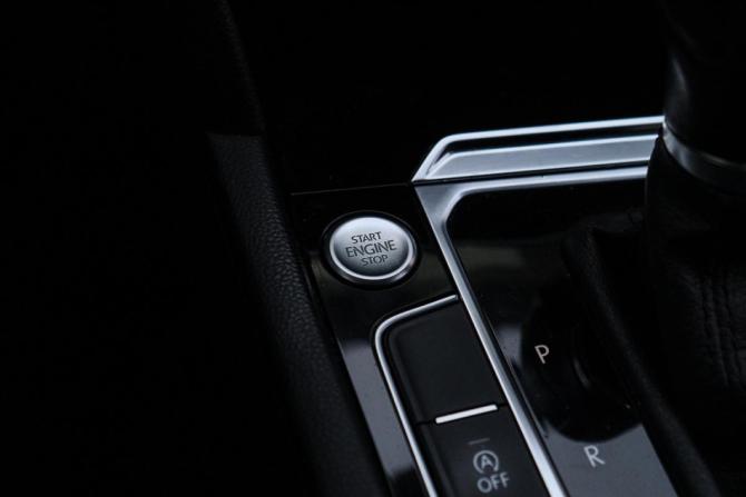 Volkswagen Passat B8 с пробегом 2016 года, цена 1 670 000 рублей, 266958 км, универсал, Автокод Объявления