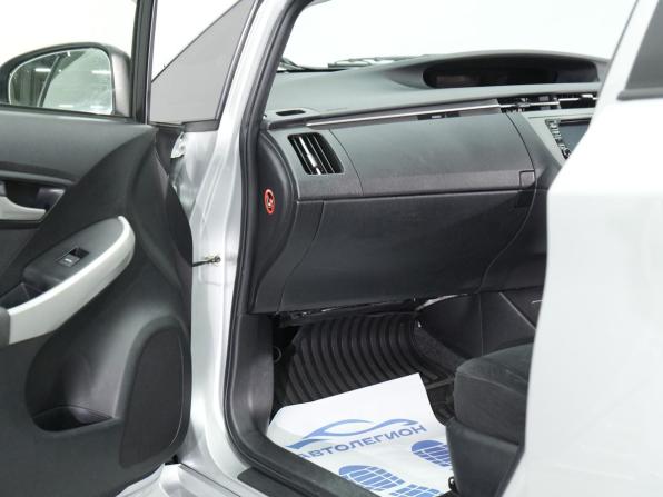 Toyota Prius III Рестайлинг (XW30) с пробегом 2013 года, цена 1 170 000 рублей, 180984 км, лифтбек, Автокод Объявления