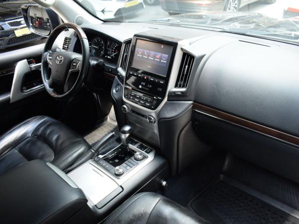 Toyota Land Cruiser 200 Series Рестайлинг 2 с пробегом 2017 года, цена 5 700 000 рублей, 78230 км, внедорожник, Автокод Объявления