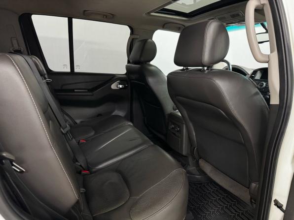 Nissan Pathfinder III Рестайлинг с пробегом 2011 года, цена 1 370 000 рублей, 303500 км, внедорожник, Автокод Объявления