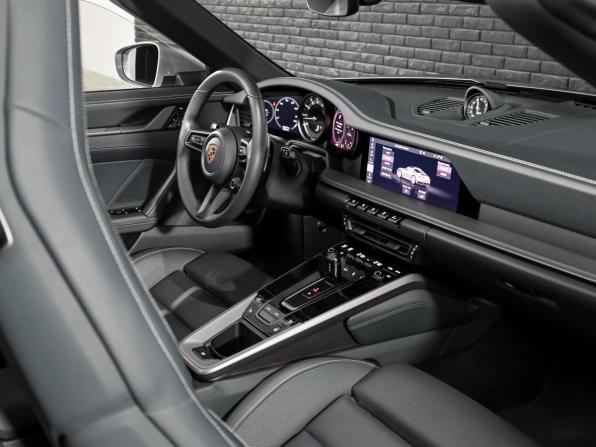 Porsche 911 VIII (992) с пробегом 2021 года, цена 19 500 000 рублей, 5405 км, тарга, Автокод Объявления