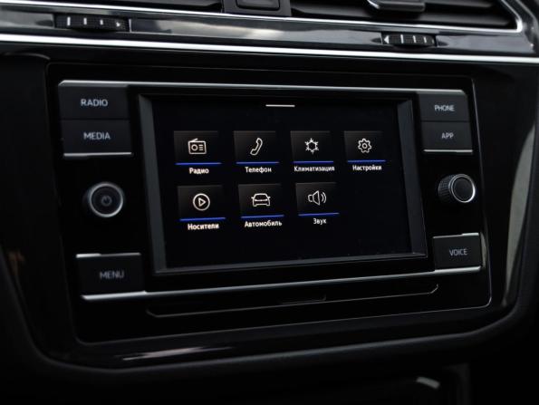 Volkswagen Tiguan II Рестайлинг с пробегом 2021 года, цена 2 614 000 рублей, 33911 км, внедорожник, Автокод Объявления