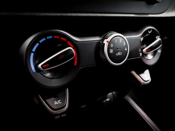 Kia Rio IV Рестайлинг с пробегом 2021 года, цена 1 725 000 рублей, 35989 км, седан, Автокод Объявления