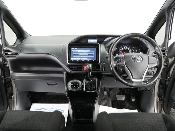 Toyota Noah III (R80) Рестайлинг с пробегом 2018 года, цена 2 340 000 рублей, 78502 км, минивэн, Автокод Объявления