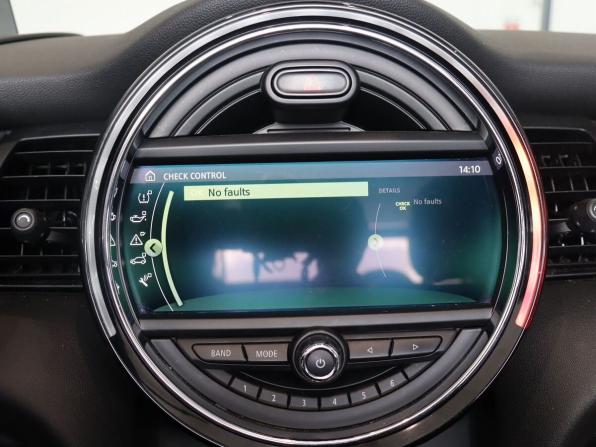 Mini Cabrio III Рестайлинг с пробегом 2020 года, цена 2 350 000 рублей, 83332 км, кабриолет, Автокод Объявления