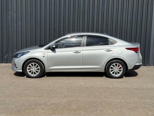 Hyundai Solaris II Рестайлинг с пробегом 2021 года, цена 1 685 000 рублей, 45302 км, седан, Автокод Объявления