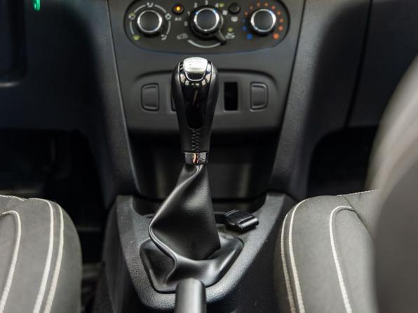 Renault Logan II с пробегом 2018 года, цена 898 000 рублей, 105743 км, седан, Автокод Объявления