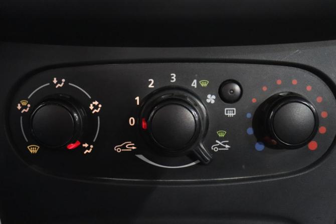 Renault Logan II с пробегом 2015 года, цена 720 000 рублей, 93196 км, седан, Автокод Объявления
