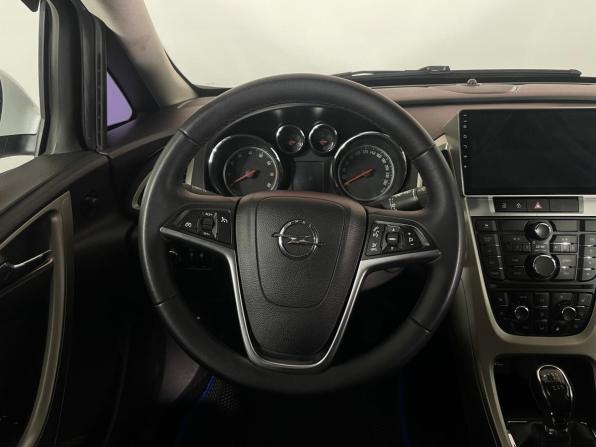 Opel Astra J с пробегом 2011 года, цена 569 000 рублей, 207962 км, хэтчбек, Автокод Объявления