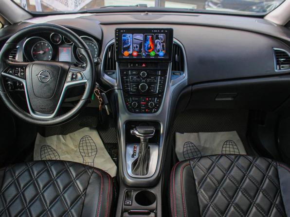 Opel Astra J Рестайлинг с пробегом 2013 года, цена 740 200 рублей, 121667 км, седан, Автокод Объявления