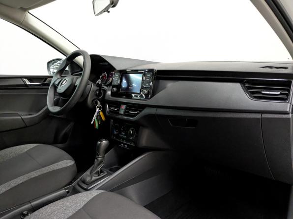 Skoda Rapid II с пробегом 2021 года, цена 1 715 000 рублей, 69993 км, лифтбек, Автокод Объявления