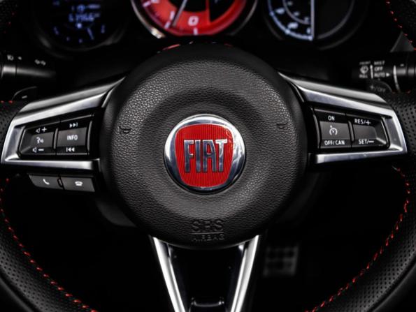 Fiat 124 Spider I с пробегом 2017 года, цена 3 118 500 рублей, 63965 км, родстер, Автокод Объявления