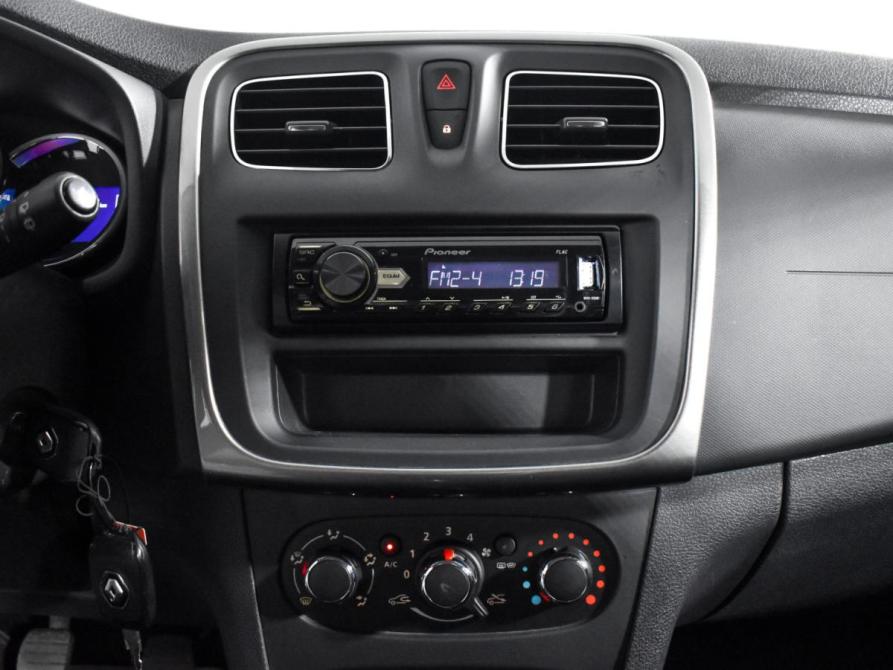 Renault Sandero II Санкт-Петербург  - изображение 17