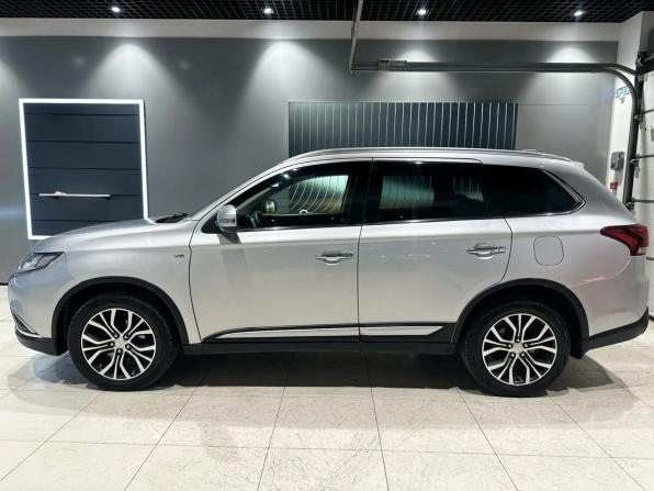 Mitsubishi Outlander III Рестайлинг 2 с пробегом 2018 года, цена 2 499 000 рублей, 193372 км, внедорожник, Автокод Объявления