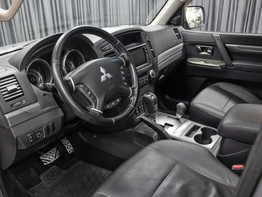 Mitsubishi Pajero IV Рестайлинг 1 Москва  - изображение 16