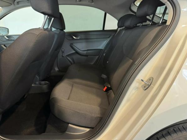 Skoda Rapid I с пробегом 2016 года, цена 920 000 рублей, 230000 км, лифтбек, Автокод Объявления