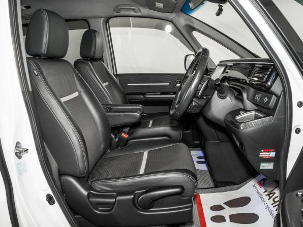 Honda Stepwgn V с пробегом 2015 года, цена 1 750 500 рублей, 92666 км, минивэн, Автокод Объявления