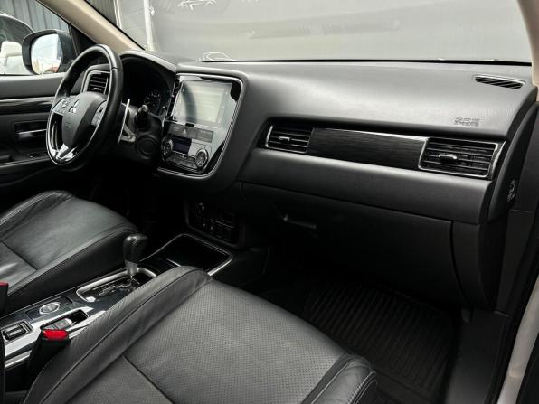Mitsubishi Outlander III Рестайлинг 2 с пробегом 2018 года, цена 1 922 500 рублей, 164156 км, внедорожник, Автокод Объявления