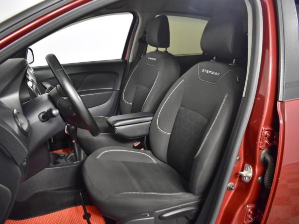 Renault Logan II Рестайлинг с пробегом 2018 года, цена 929 900 рублей, 148538 км, седан, Автокод Объявления
