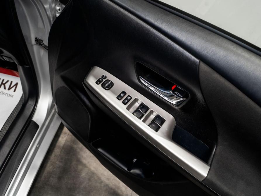 Toyota Prius Alpha I (ZVW40/41) Рестайлинг Чита  - изображение 16