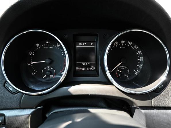 Skoda Yeti I Рестайлинг с пробегом 2015 года, цена 1 324 000 рублей, 252308 км, внедорожник, Автокод Объявления
