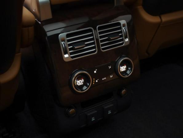 Land Rover Range Rover IV Рестайлинг с пробегом 2018 года, цена 5 399 000 рублей, 242959 км, внедорожник, Автокод Объявления