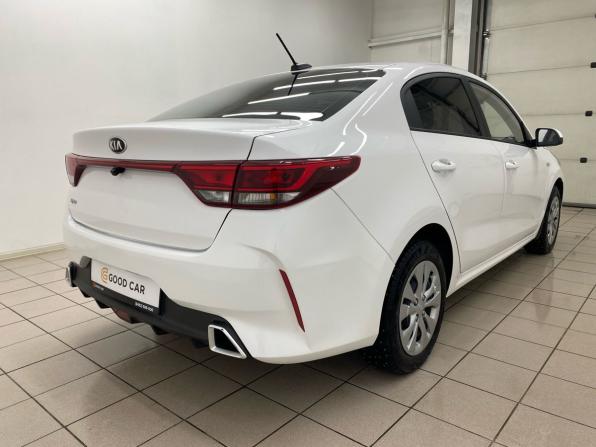 Kia Rio IV Рестайлинг с пробегом 2021 года, цена 1 555 000 рублей, 96907 км, седан, Автокод Объявления