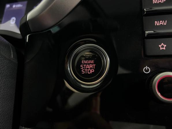 Kia Rio IV Рестайлинг с пробегом 2021 года, цена 1 934 000 рублей, 33391 км, хэтчбек, Автокод Объявления