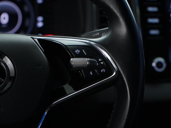 Skoda Karoq I с пробегом 2021 года, цена 2 099 050 рублей, 143954 км, внедорожник, Автокод Объявления