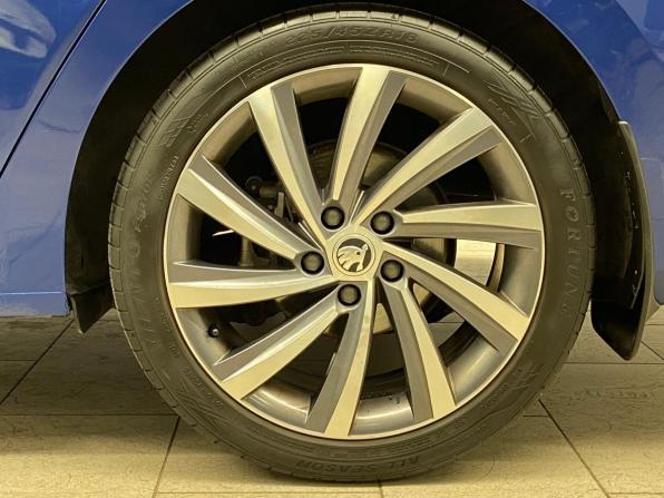 Skoda Octavia IV (A8) с пробегом 2021 года, цена 2 252 000 рублей, 160661 км, лифтбек, Автокод Объявления