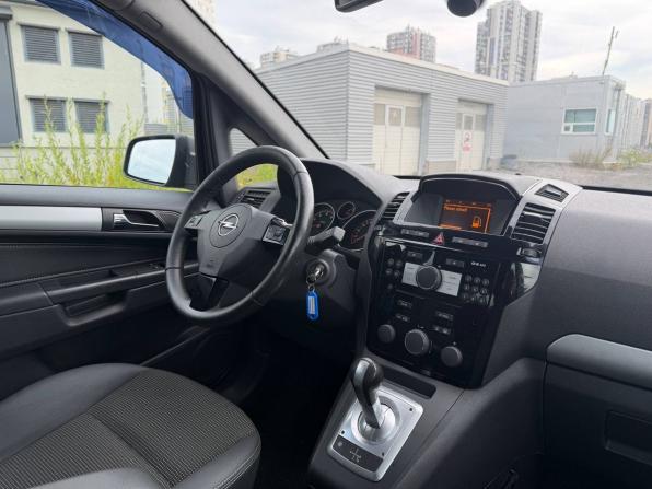 Opel Zafira B Рестайлинг с пробегом 2010 года, цена 595 000 рублей, 220050 км, компактвэн, Автокод Объявления