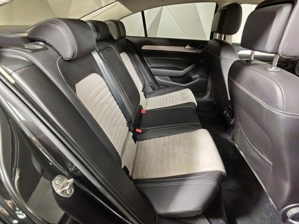Volkswagen Passat B8 с пробегом 2017 года, цена 1 815 000 рублей, 181765 км, седан, Автокод Объявления