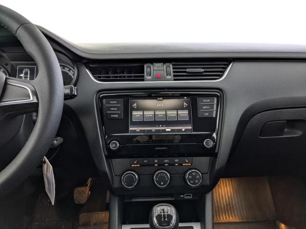 Skoda Octavia III (A7) Рестайлинг с пробегом 2019 года, цена 1 215 000 рублей, 170784 км, лифтбек, Автокод Объявления
