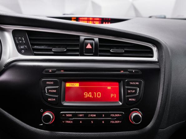 Kia Ceed II Рестайлинг с пробегом 2017 года, цена 1 099 000 рублей, 141000 км, хэтчбек, Автокод Объявления