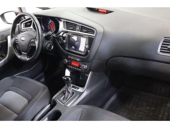 Kia Ceed II Рестайлинг с пробегом 2018 года, цена 1 330 000 рублей, 111547 км, хэтчбек, Автокод Объявления