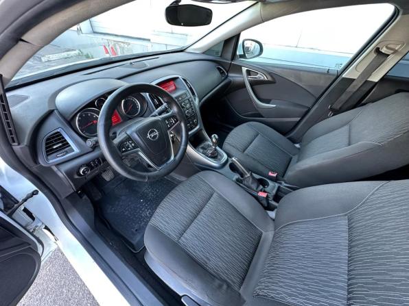 Opel Astra J Рестайлинг с пробегом 2013 года, цена 770 000 рублей, 189000 км, универсал, Автокод Объявления