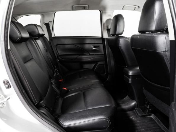 Mitsubishi Outlander III Рестайлинг 2 с пробегом 2015 года, цена 1 599 000 рублей, 224681 км, внедорожник, Автокод Объявления