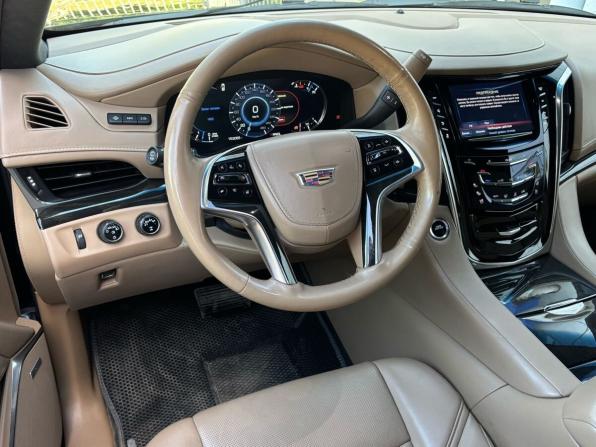 Cadillac Escalade IV с пробегом 2017 года, цена 4 170 000 рублей, 153040 км, внедорожник, Автокод Объявления